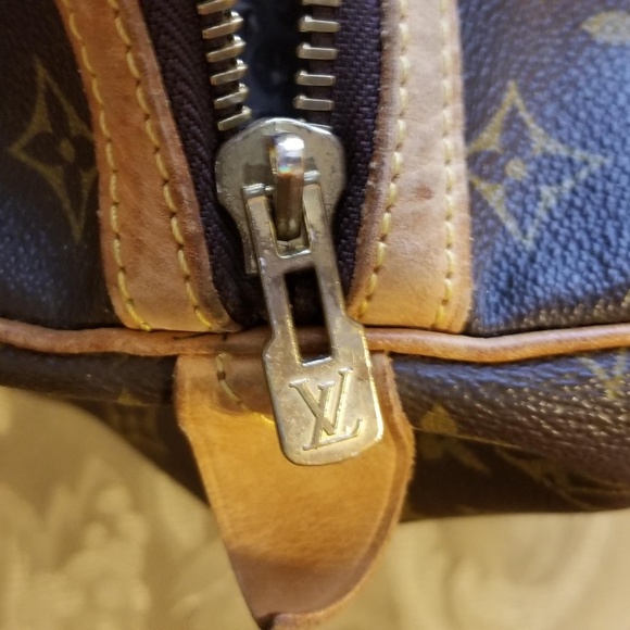SOLD. LV Keepall Sac Souple 35 Travel Bag - Picture 5 of 8